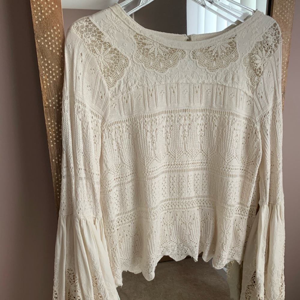 Free People fan sleeved shirt